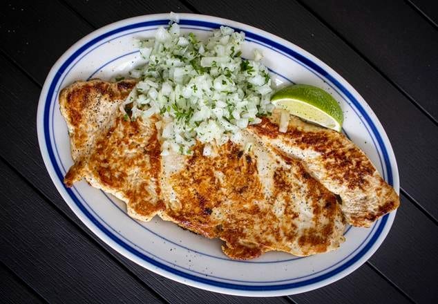 Jueves- Bistec De Pollo a la Plancha / Grilled Chicken Breast.