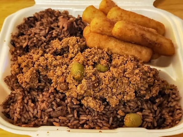 Lunes - Picadillo a la Criolla / Ground Beef Creole.