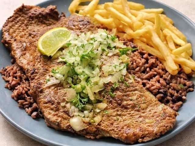 Bistec de Palomilla / Grilled Beef Steak.